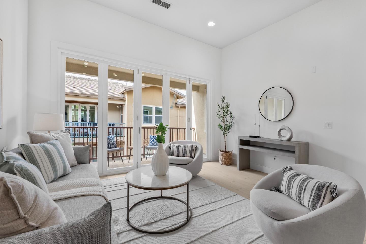 Detail Gallery Image 4 of 49 For 2412 Stearman Ct #6,  San Jose,  CA 95132 - 3 Beds | 2 Baths