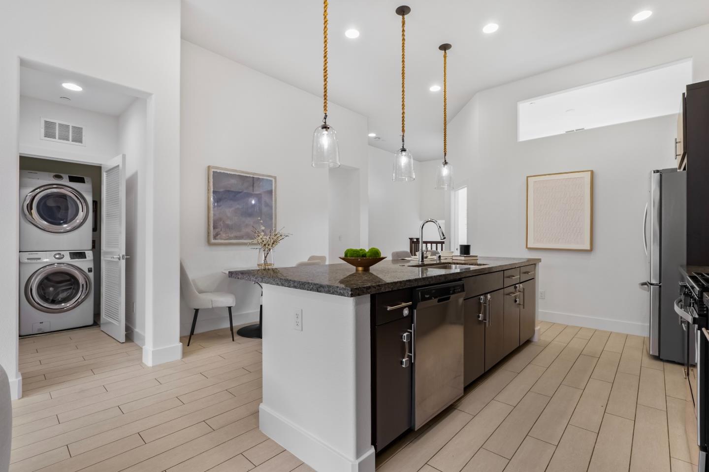 Detail Gallery Image 7 of 49 For 2412 Stearman Ct #6,  San Jose,  CA 95132 - 3 Beds | 2 Baths
