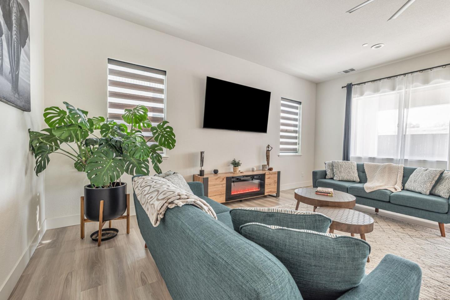 Detail Gallery Image 8 of 59 For 3188 Jake St, Tracy,  CA 95377 - 4 Beds | 3/1 Baths