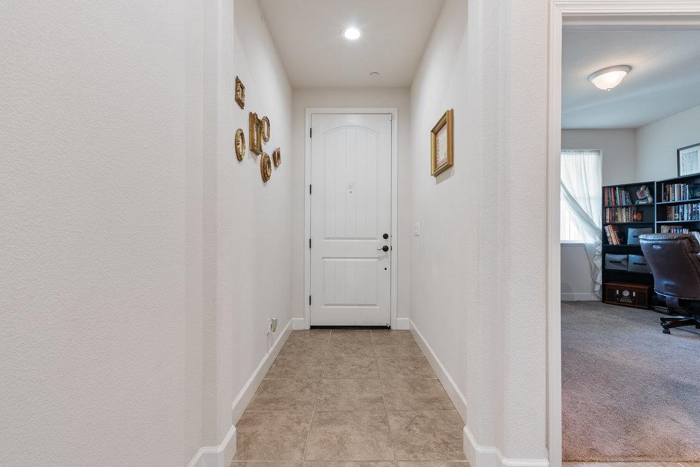 Detail Gallery Image 10 of 55 For 823 Cerrato Way, Hollister,  CA 95023 - 4 Beds | 3/1 Baths