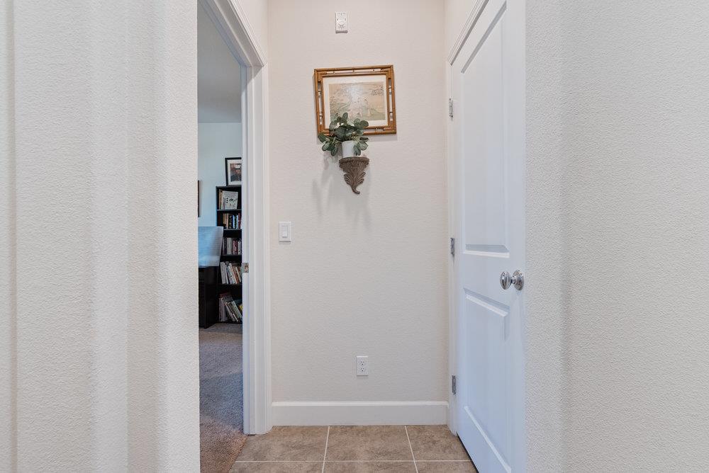 Detail Gallery Image 11 of 55 For 823 Cerrato Way, Hollister,  CA 95023 - 4 Beds | 3/1 Baths