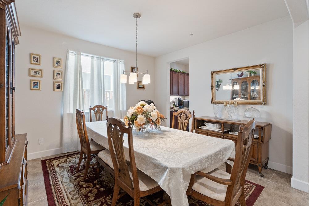 Detail Gallery Image 17 of 55 For 823 Cerrato Way, Hollister,  CA 95023 - 4 Beds | 3/1 Baths