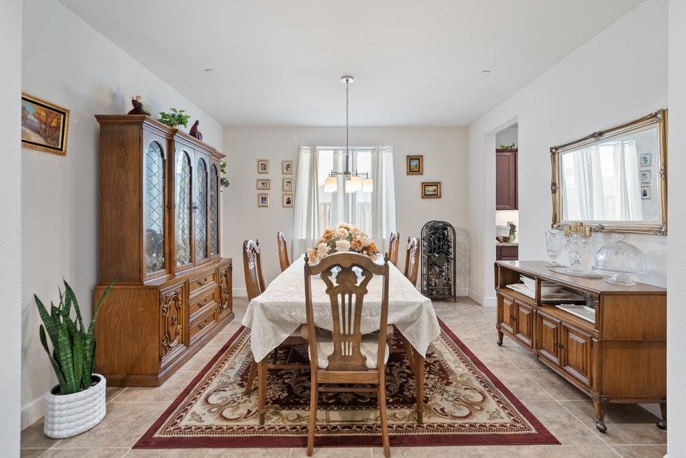Detail Gallery Image 18 of 55 For 823 Cerrato Way, Hollister,  CA 95023 - 4 Beds | 3/1 Baths