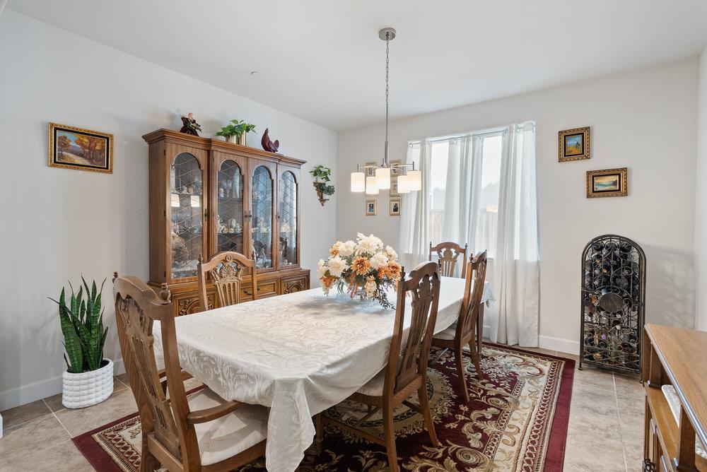 Detail Gallery Image 19 of 55 For 823 Cerrato Way, Hollister,  CA 95023 - 4 Beds | 3/1 Baths