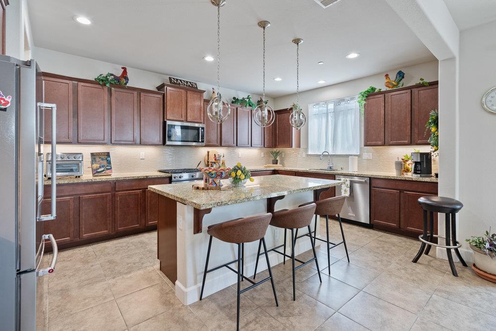 Detail Gallery Image 24 of 55 For 823 Cerrato Way, Hollister,  CA 95023 - 4 Beds | 3/1 Baths