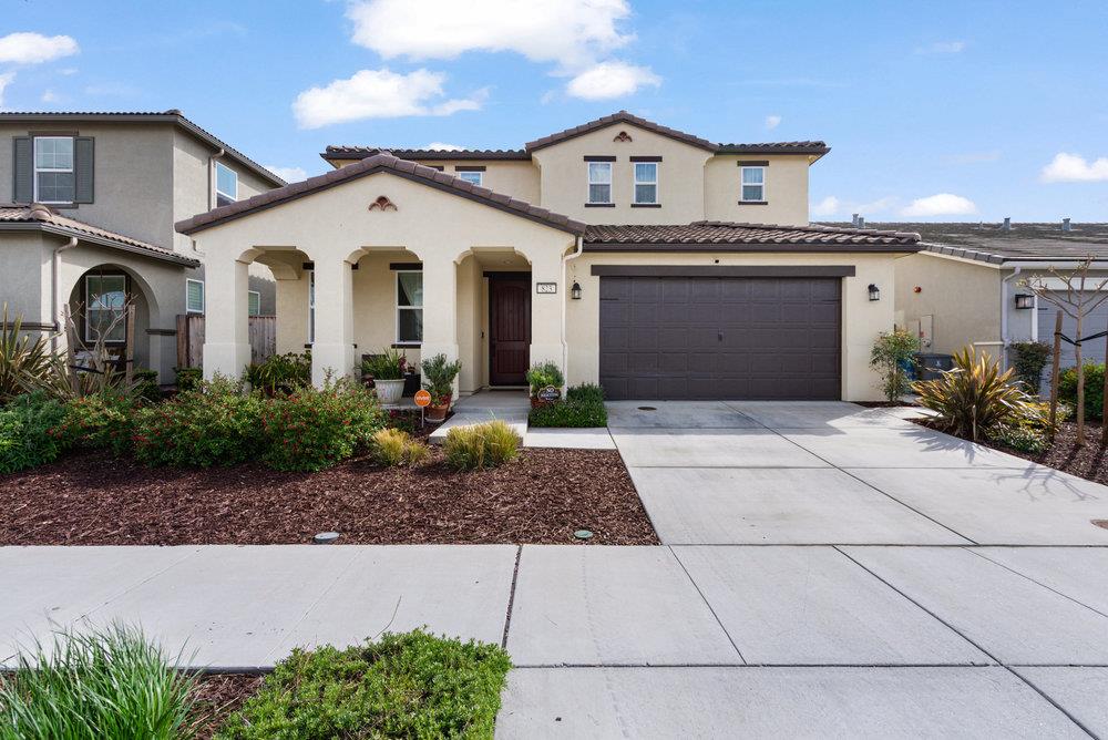 Detail Gallery Image 3 of 55 For 823 Cerrato Way, Hollister,  CA 95023 - 4 Beds | 3/1 Baths