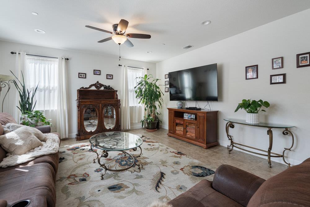 Detail Gallery Image 33 of 55 For 823 Cerrato Way, Hollister,  CA 95023 - 4 Beds | 3/1 Baths