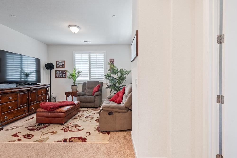 Detail Gallery Image 35 of 55 For 823 Cerrato Way, Hollister,  CA 95023 - 4 Beds | 3/1 Baths
