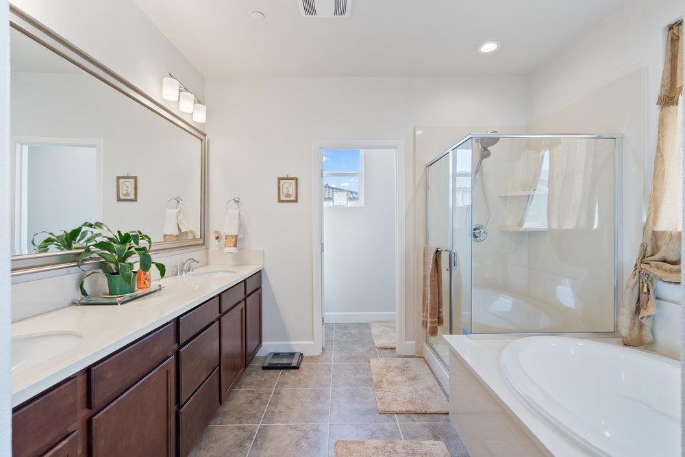 Detail Gallery Image 40 of 55 For 823 Cerrato Way, Hollister,  CA 95023 - 4 Beds | 3/1 Baths