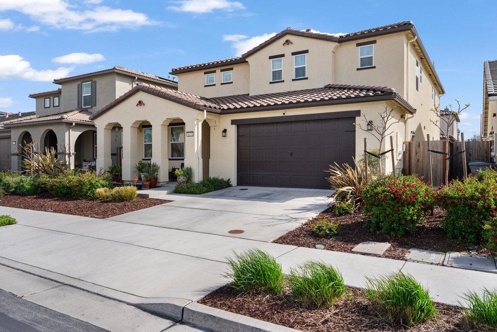 Detail Gallery Image 5 of 55 For 823 Cerrato Way, Hollister,  CA 95023 - 4 Beds | 3/1 Baths