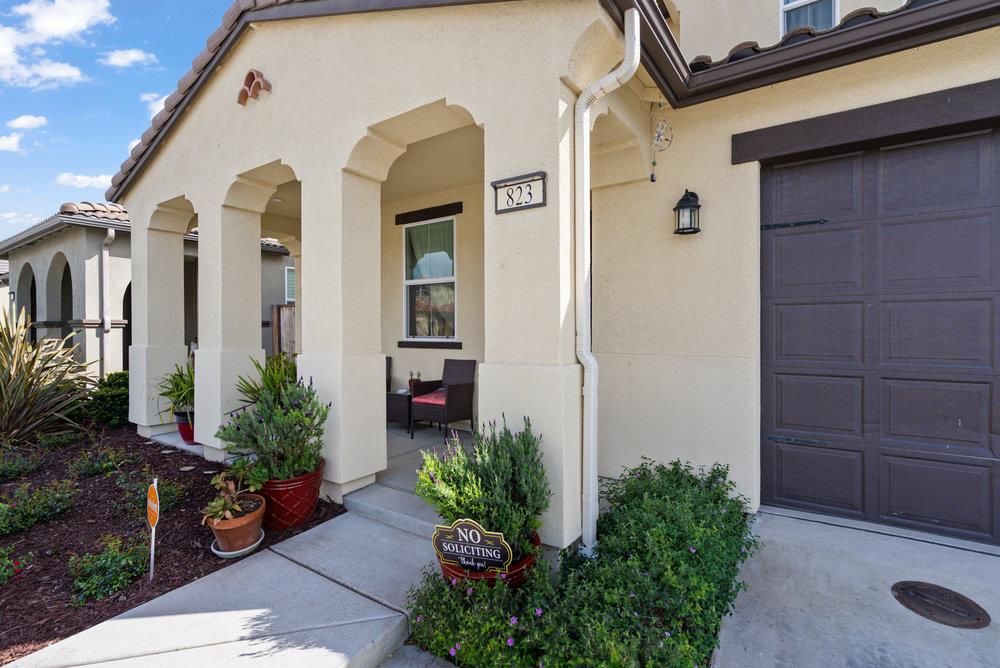 Detail Gallery Image 8 of 55 For 823 Cerrato Way, Hollister,  CA 95023 - 4 Beds | 3/1 Baths