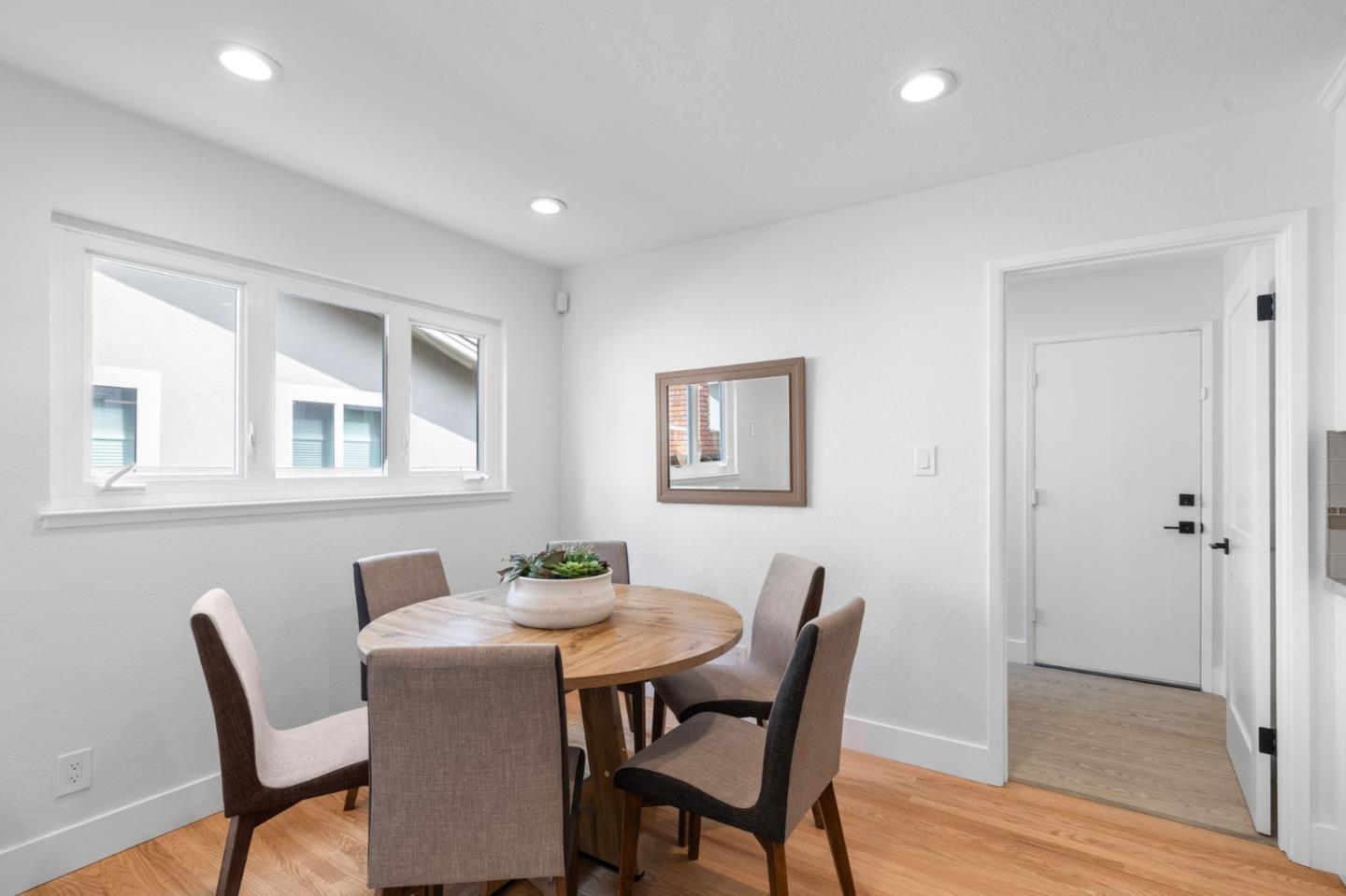 Detail Gallery Image 10 of 29 For 2357 Valencia Ct, San Jose,  CA 95125 - 4 Beds | 2/1 Baths