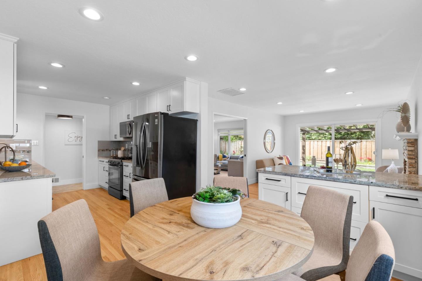 Detail Gallery Image 11 of 29 For 2357 Valencia Ct, San Jose,  CA 95125 - 4 Beds | 2/1 Baths