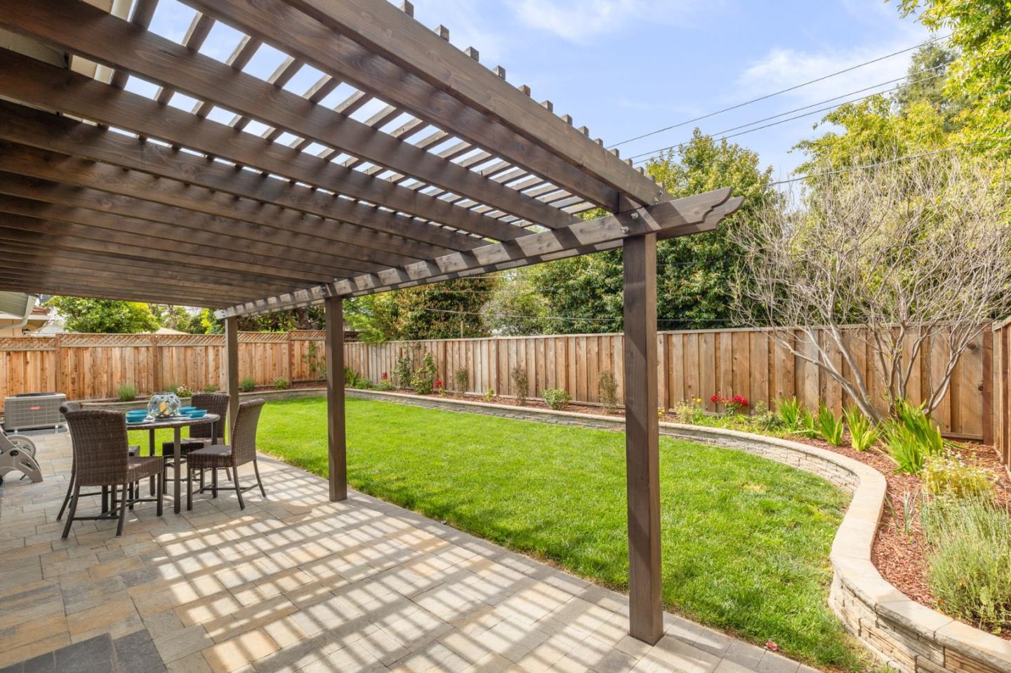 Detail Gallery Image 26 of 29 For 2357 Valencia Ct, San Jose,  CA 95125 - 4 Beds | 2/1 Baths