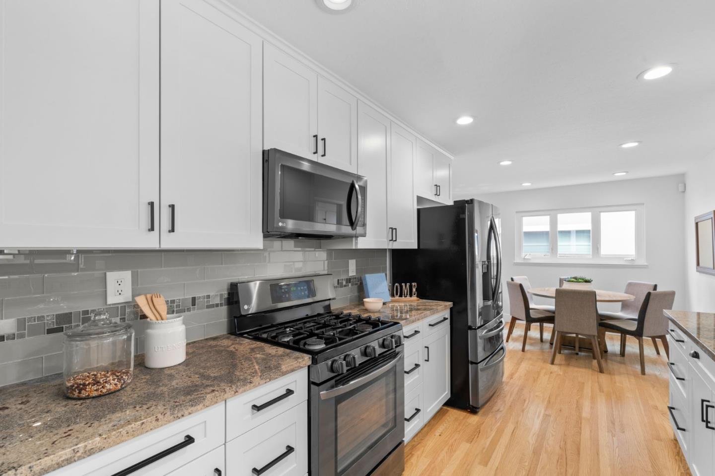 Detail Gallery Image 7 of 29 For 2357 Valencia Ct, San Jose,  CA 95125 - 4 Beds | 2/1 Baths
