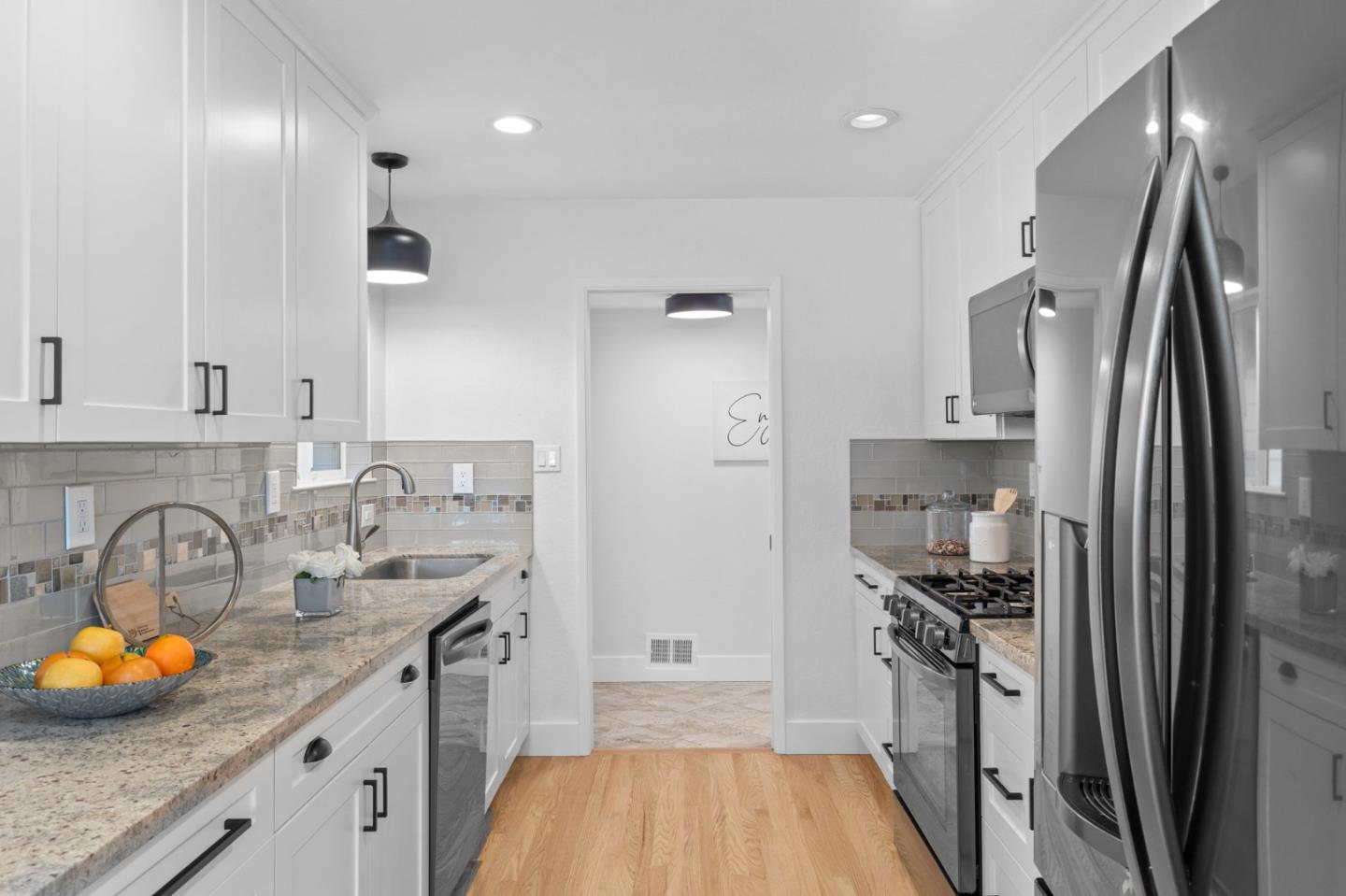 Detail Gallery Image 9 of 29 For 2357 Valencia Ct, San Jose,  CA 95125 - 4 Beds | 2/1 Baths