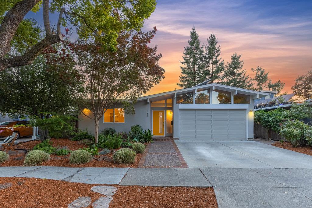 Detail Gallery Image 1 of 49 For 1186 Lyons St, Redwood City,  CA 94061 - 4 Beds | 2/1 Baths