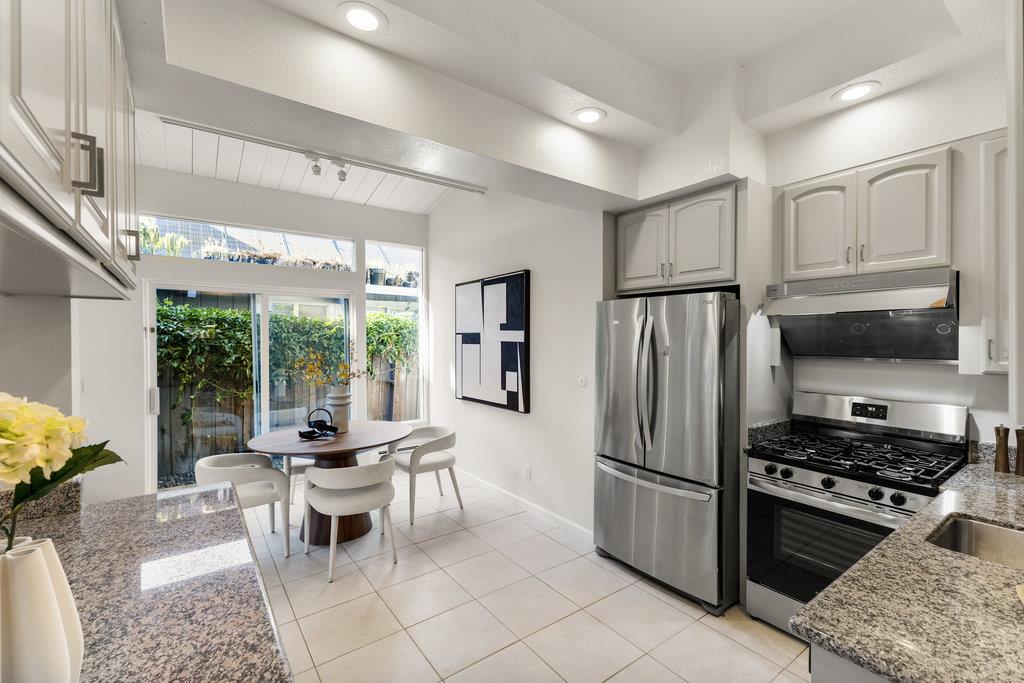 Detail Gallery Image 10 of 49 For 1186 Lyons St, Redwood City,  CA 94061 - 4 Beds | 2/1 Baths