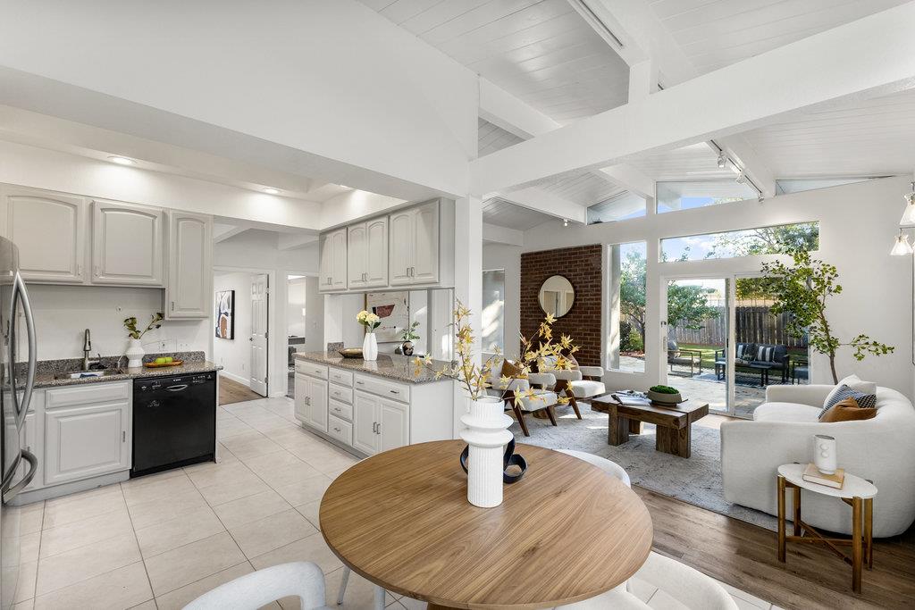 Detail Gallery Image 19 of 49 For 1186 Lyons St, Redwood City,  CA 94061 - 4 Beds | 2/1 Baths