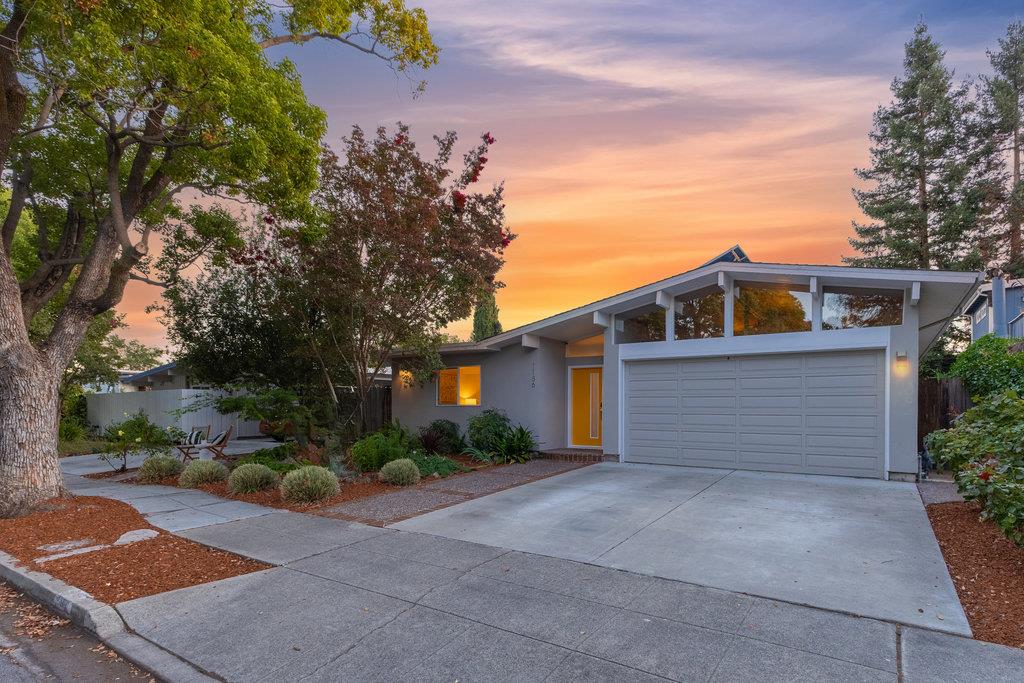 Detail Gallery Image 3 of 49 For 1186 Lyons St, Redwood City,  CA 94061 - 4 Beds | 2/1 Baths