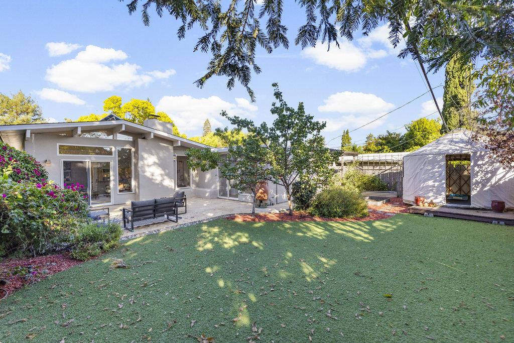 Detail Gallery Image 33 of 49 For 1186 Lyons St, Redwood City,  CA 94061 - 4 Beds | 2/1 Baths
