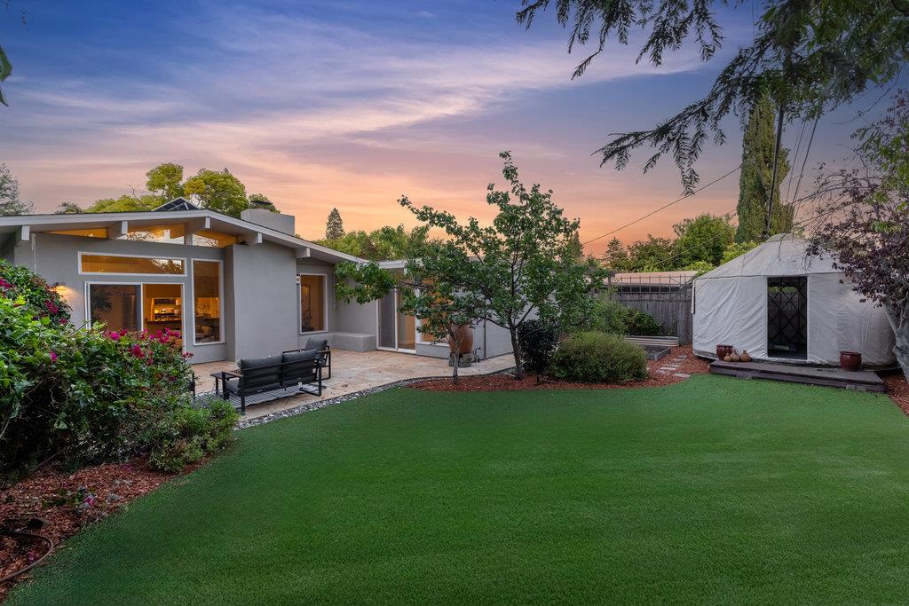 Detail Gallery Image 34 of 49 For 1186 Lyons St, Redwood City,  CA 94061 - 4 Beds | 2/1 Baths
