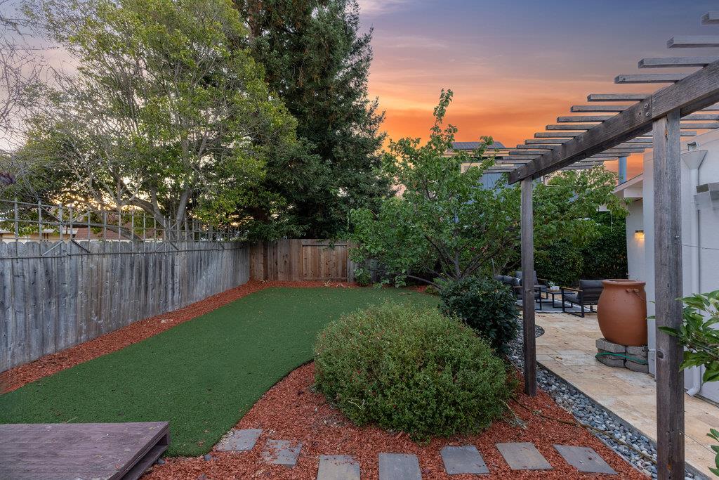 Detail Gallery Image 43 of 49 For 1186 Lyons St, Redwood City,  CA 94061 - 4 Beds | 2/1 Baths
