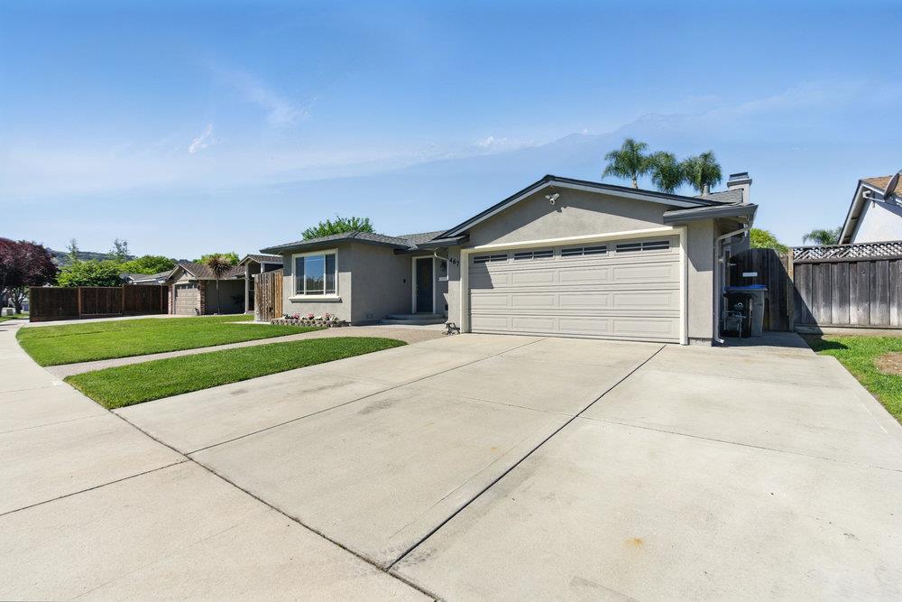 Detail Gallery Image 3 of 43 For 467 Safari Dr, San Jose,  CA 95123 - 4 Beds | 2 Baths