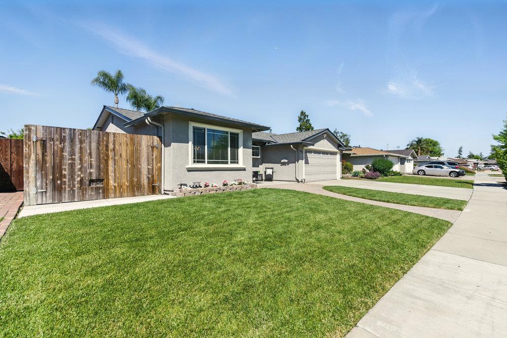 Detail Gallery Image 4 of 43 For 467 Safari Dr, San Jose,  CA 95123 - 4 Beds | 2 Baths