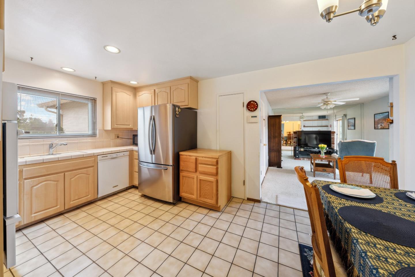 Detail Gallery Image 10 of 29 For 137 Silverwood Pl, Marina,  CA 93933 - 4 Beds | 2 Baths