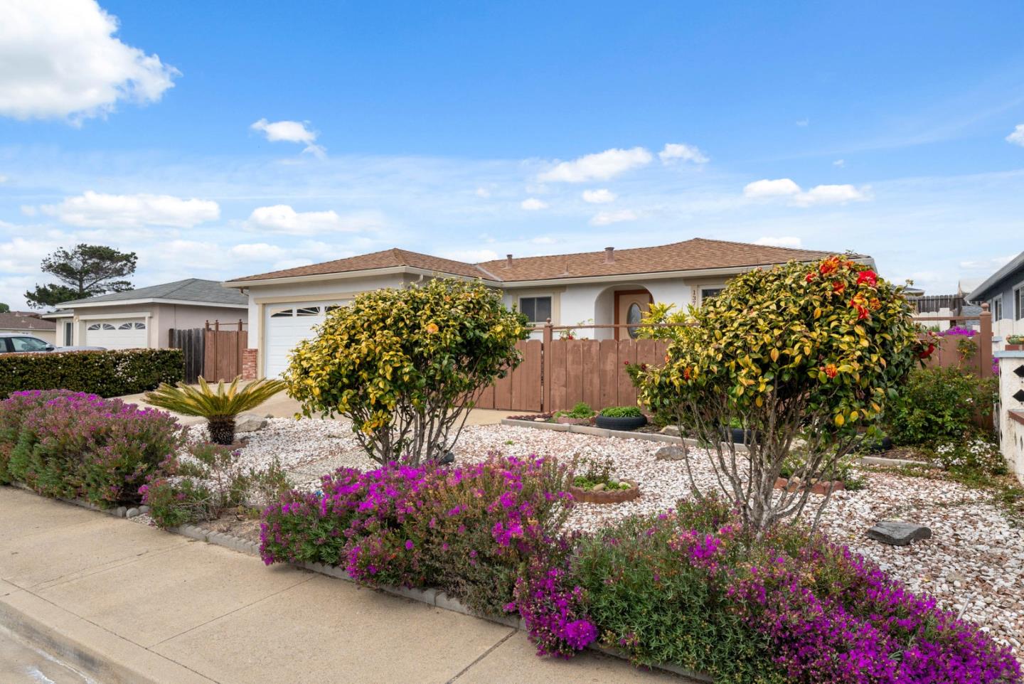 Detail Gallery Image 2 of 29 For 137 Silverwood Pl, Marina,  CA 93933 - 4 Beds | 2 Baths