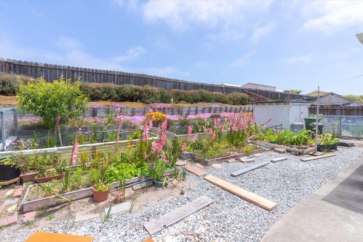 Detail Gallery Image 25 of 29 For 137 Silverwood Pl, Marina,  CA 93933 - 4 Beds | 2 Baths
