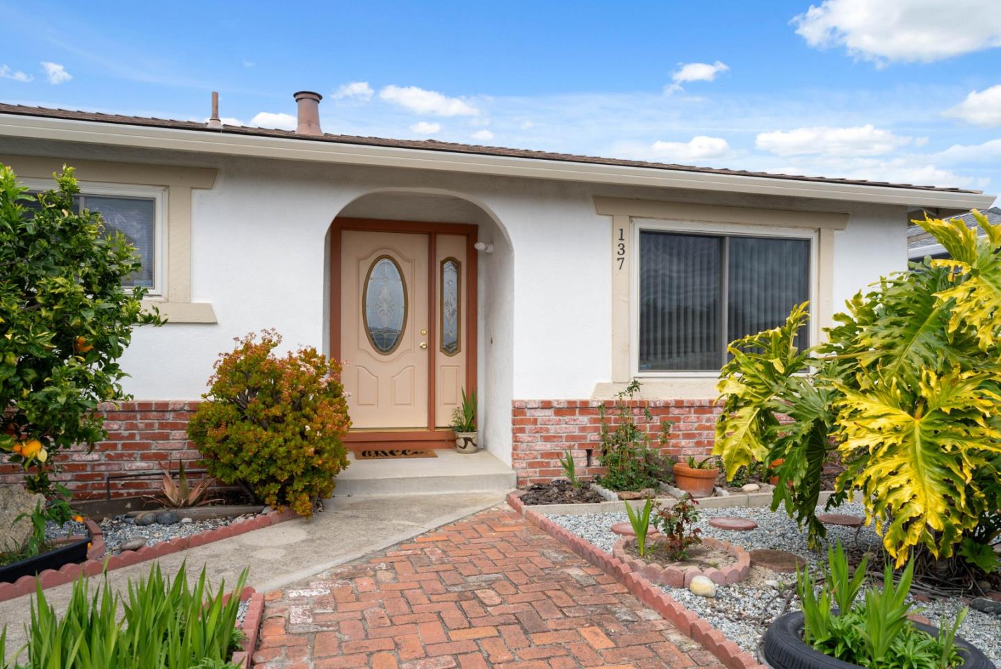 Detail Gallery Image 4 of 29 For 137 Silverwood Pl, Marina,  CA 93933 - 4 Beds | 2 Baths