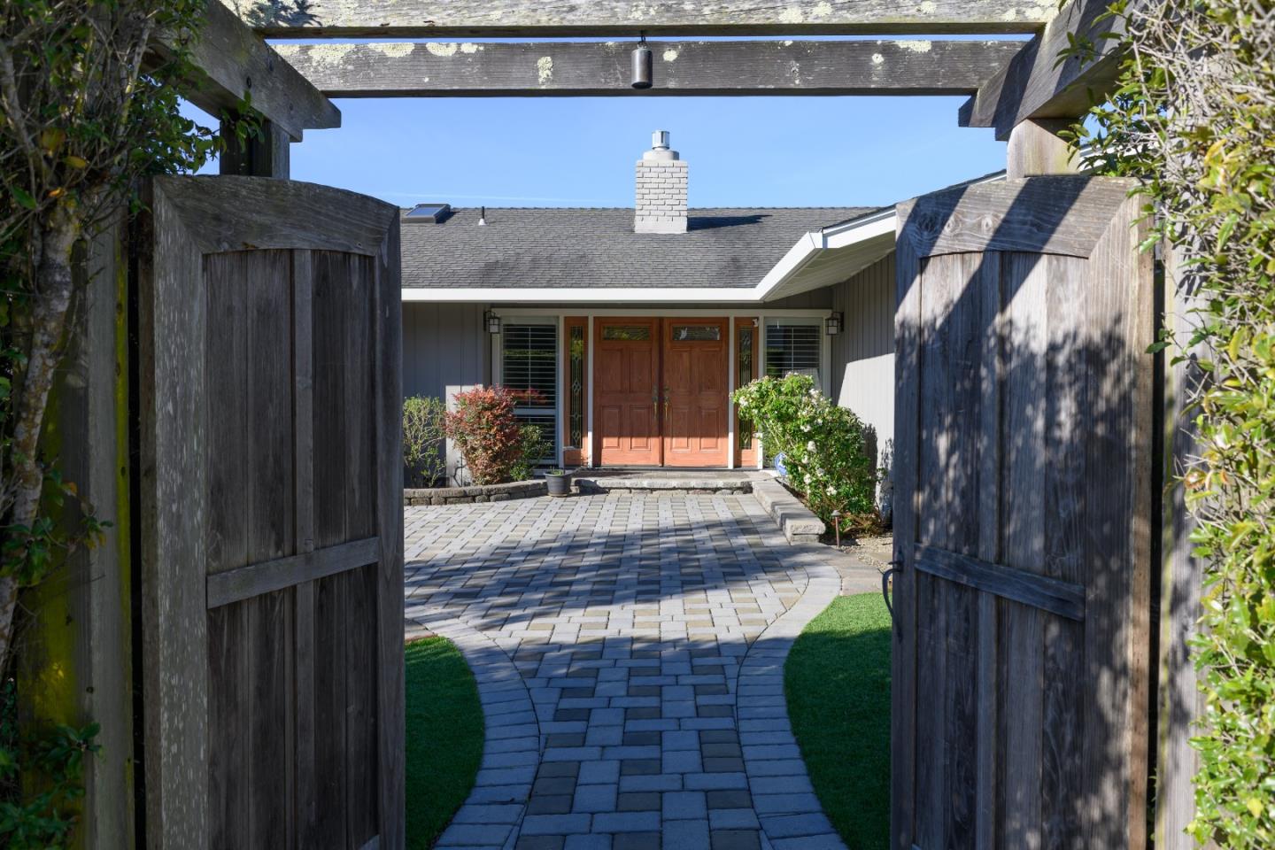 Detail Gallery Image 3 of 25 For 940 Pinehurst Dr, Aptos,  CA 95003 - 3 Beds | 2 Baths