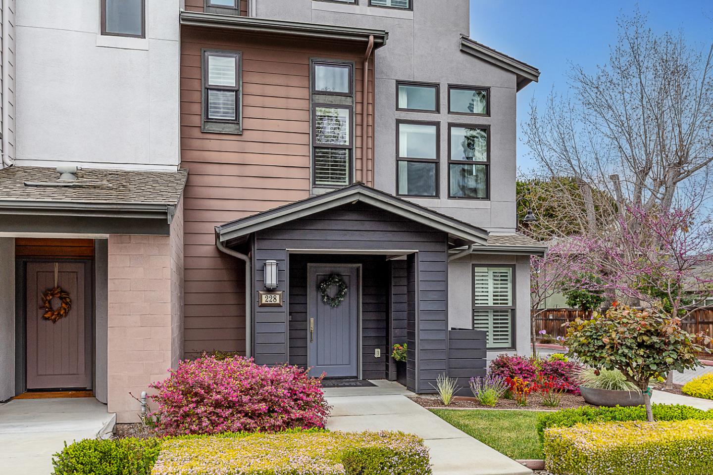 Detail Gallery Image 2 of 22 For 228 Sierra Vista Ave, Mountain View,  CA 94043 - 3 Beds | 2/1 Baths