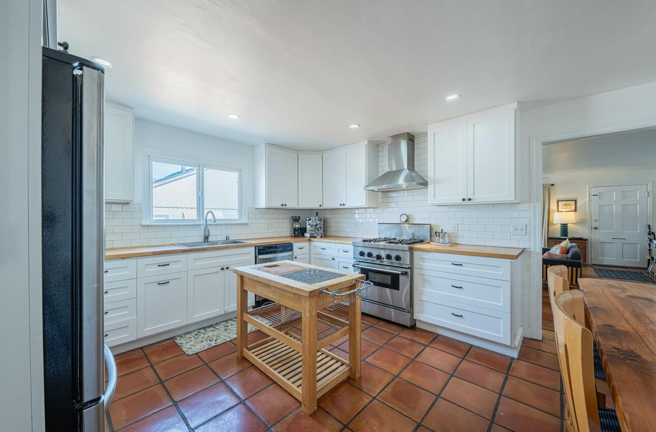 Detail Gallery Image 13 of 37 For 865 Lily St, Monterey,  CA 93940 - 4 Beds | 2 Baths