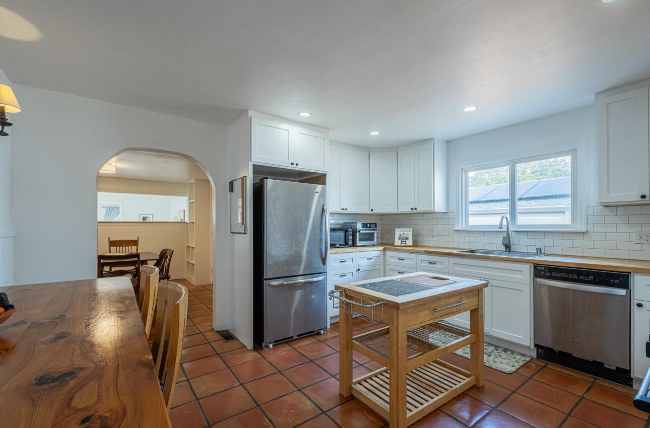 Detail Gallery Image 14 of 37 For 865 Lily St, Monterey,  CA 93940 - 4 Beds | 2 Baths