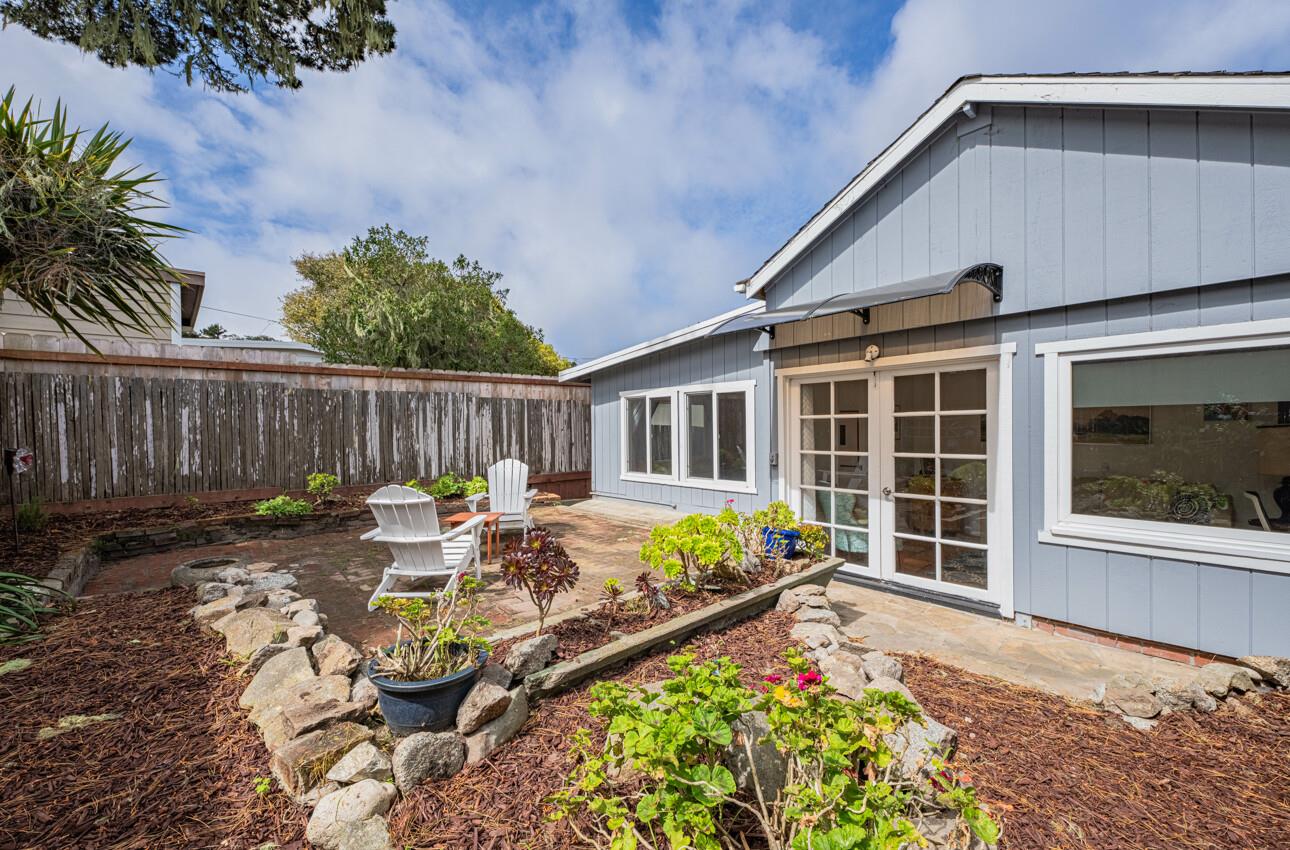 Detail Gallery Image 18 of 37 For 865 Lily St, Monterey,  CA 93940 - 4 Beds | 2 Baths
