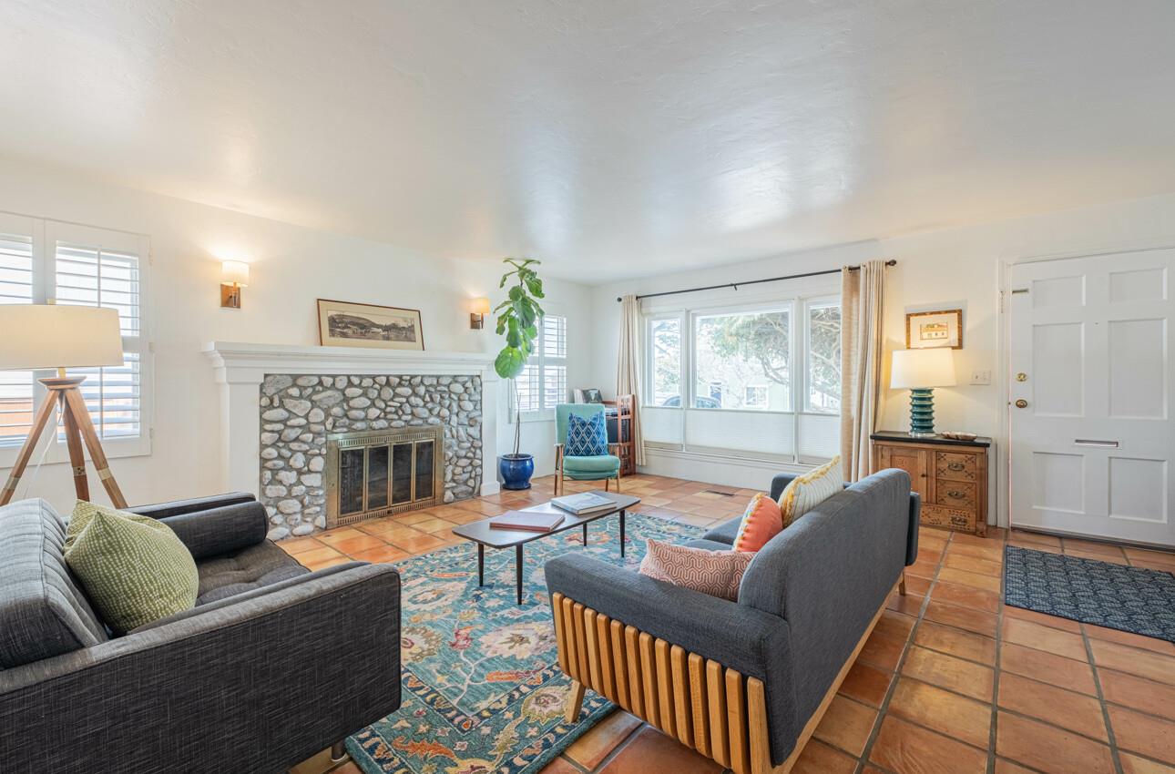 Detail Gallery Image 2 of 37 For 865 Lily St, Monterey,  CA 93940 - 4 Beds | 2 Baths