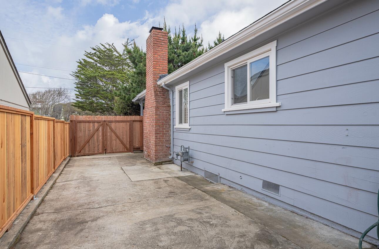 Detail Gallery Image 36 of 37 For 865 Lily St, Monterey,  CA 93940 - 4 Beds | 2 Baths