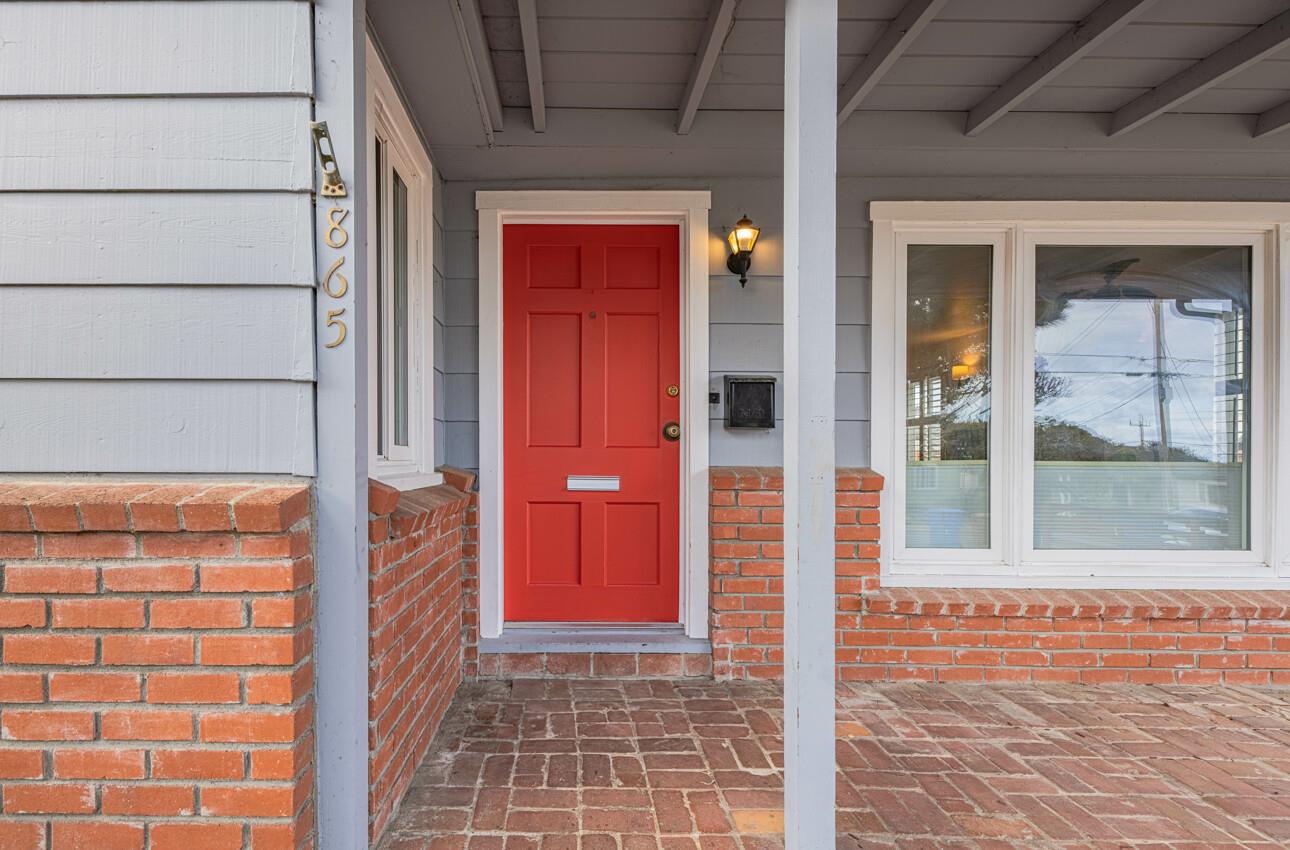 Detail Gallery Image 4 of 37 For 865 Lily St, Monterey,  CA 93940 - 4 Beds | 2 Baths