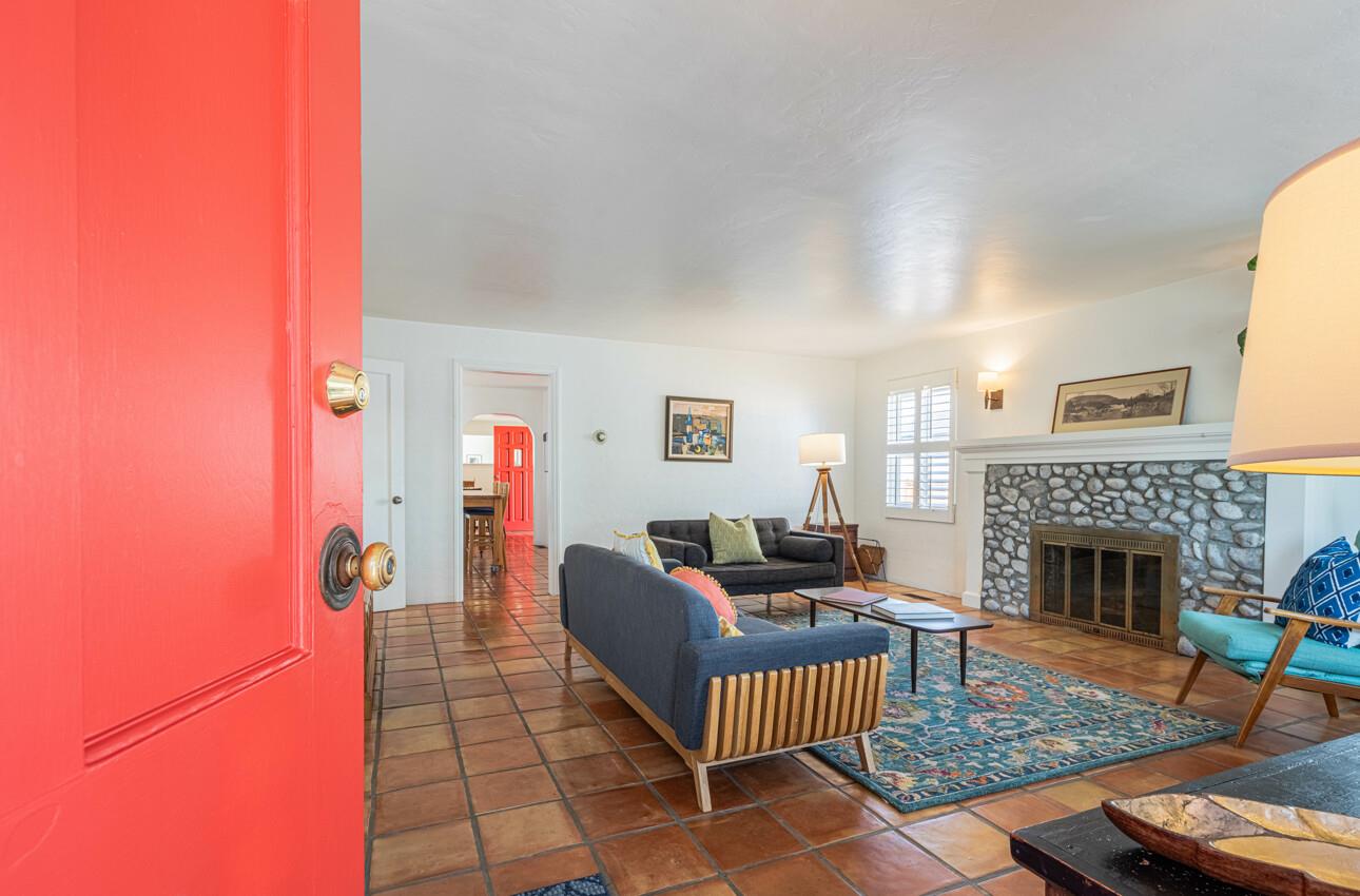 Detail Gallery Image 5 of 37 For 865 Lily St, Monterey,  CA 93940 - 4 Beds | 2 Baths