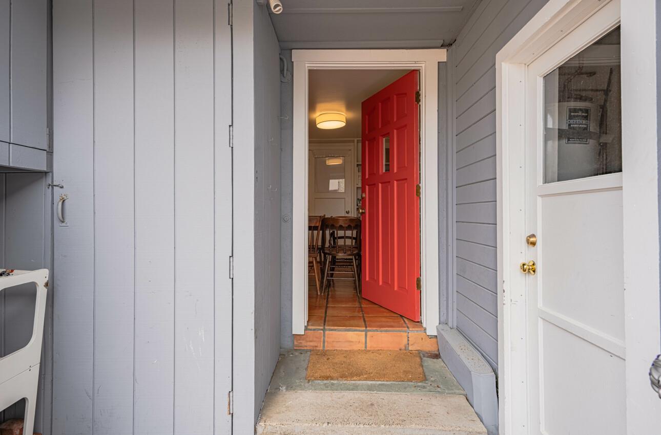 Detail Gallery Image 9 of 37 For 865 Lily St, Monterey,  CA 93940 - 4 Beds | 2 Baths