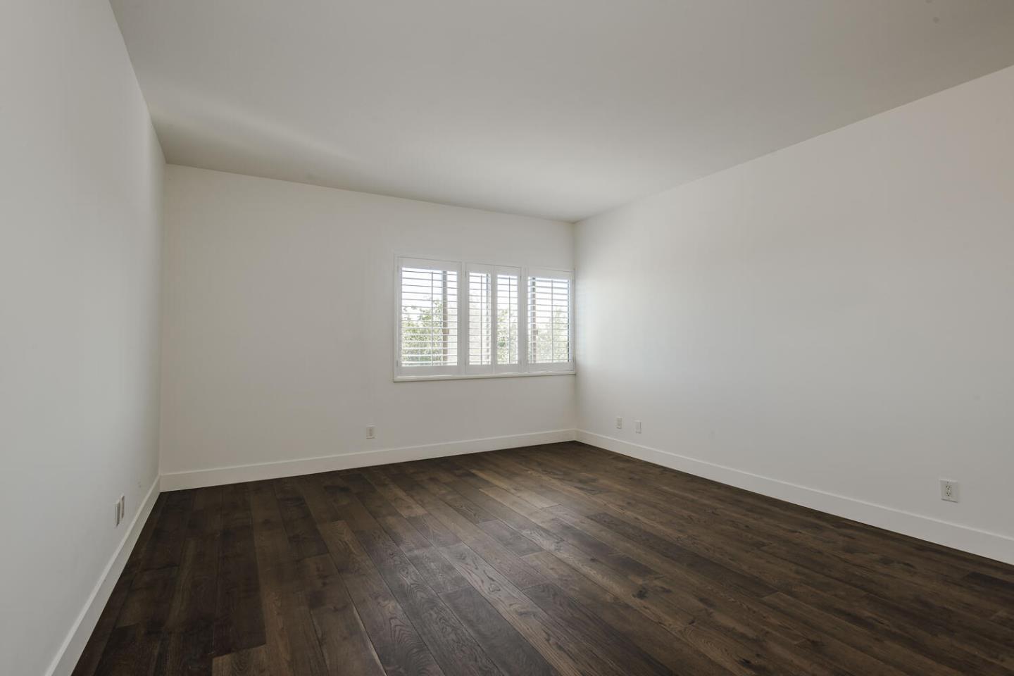 Detail Gallery Image 11 of 33 For 50 Mounds Rd, San Mateo,  CA 94402 - 2 Beds | 2 Baths