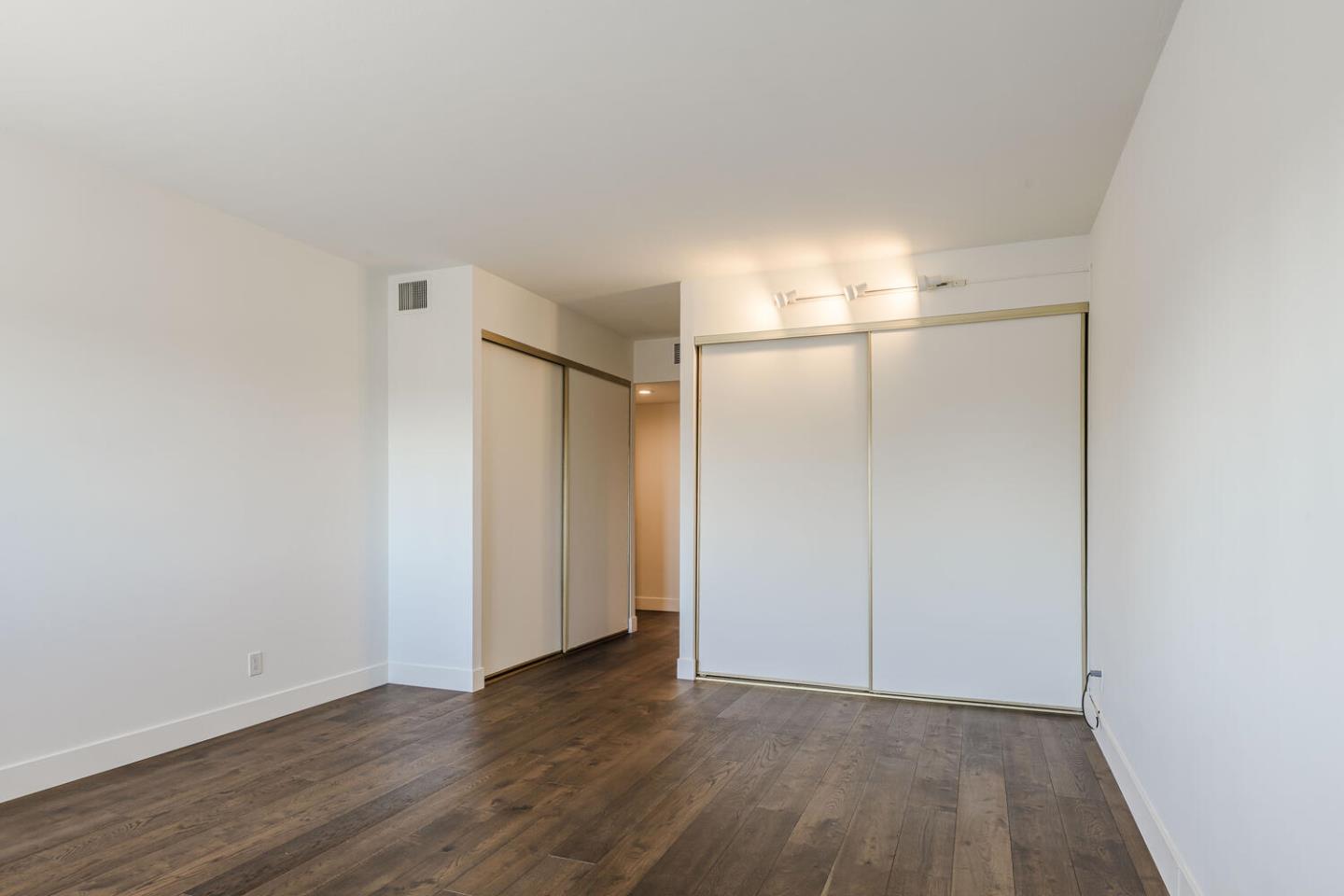 Detail Gallery Image 12 of 33 For 50 Mounds Rd, San Mateo,  CA 94402 - 2 Beds | 2 Baths