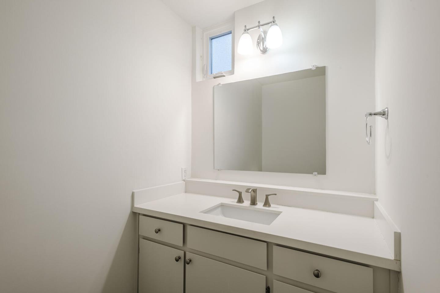 Detail Gallery Image 14 of 33 For 50 Mounds Rd, San Mateo,  CA 94402 - 2 Beds | 2 Baths