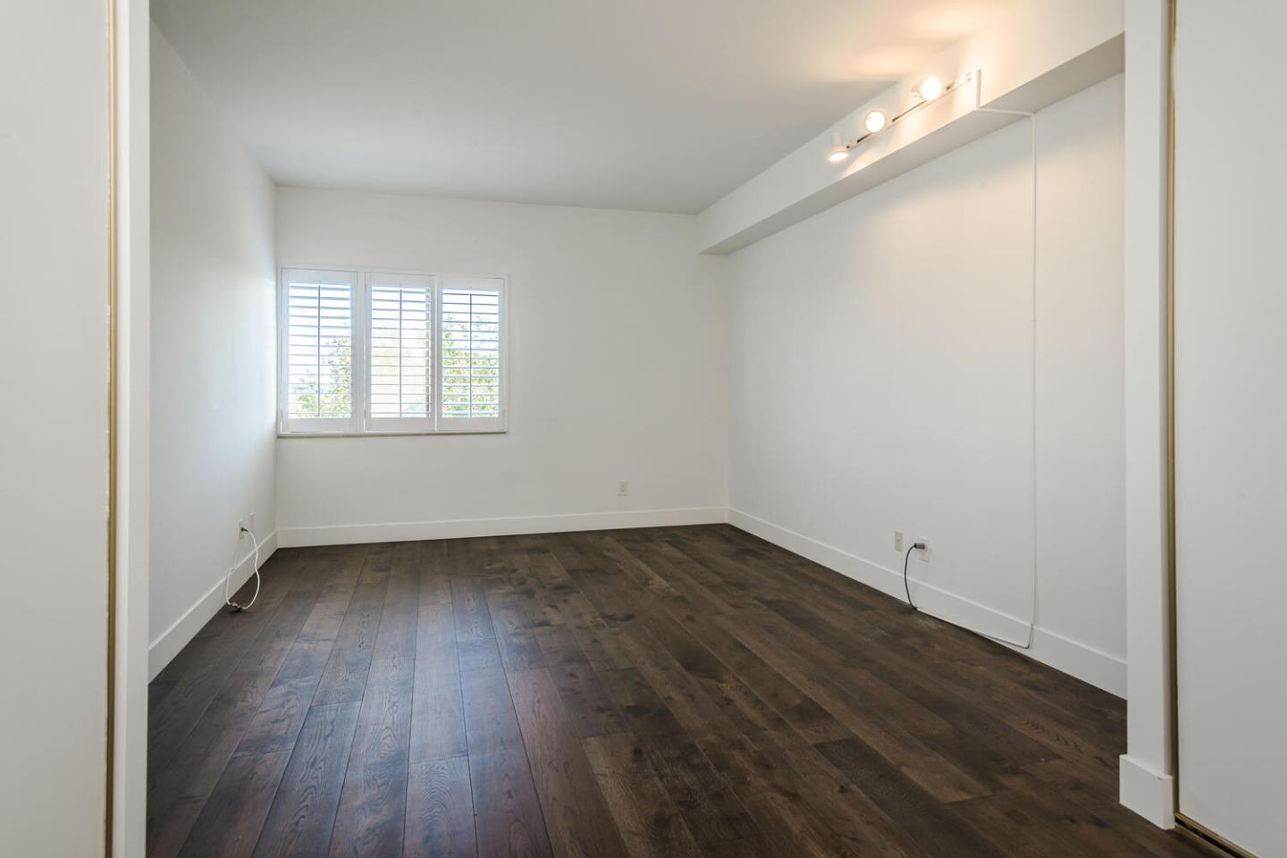 Detail Gallery Image 16 of 33 For 50 Mounds Rd, San Mateo,  CA 94402 - 2 Beds | 2 Baths