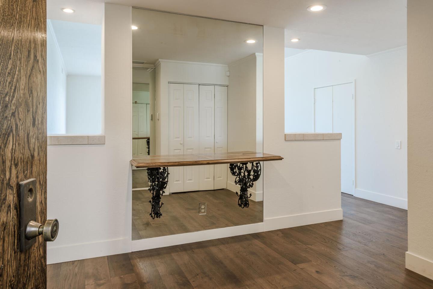 Detail Gallery Image 2 of 33 For 50 Mounds Rd, San Mateo,  CA 94402 - 2 Beds | 2 Baths