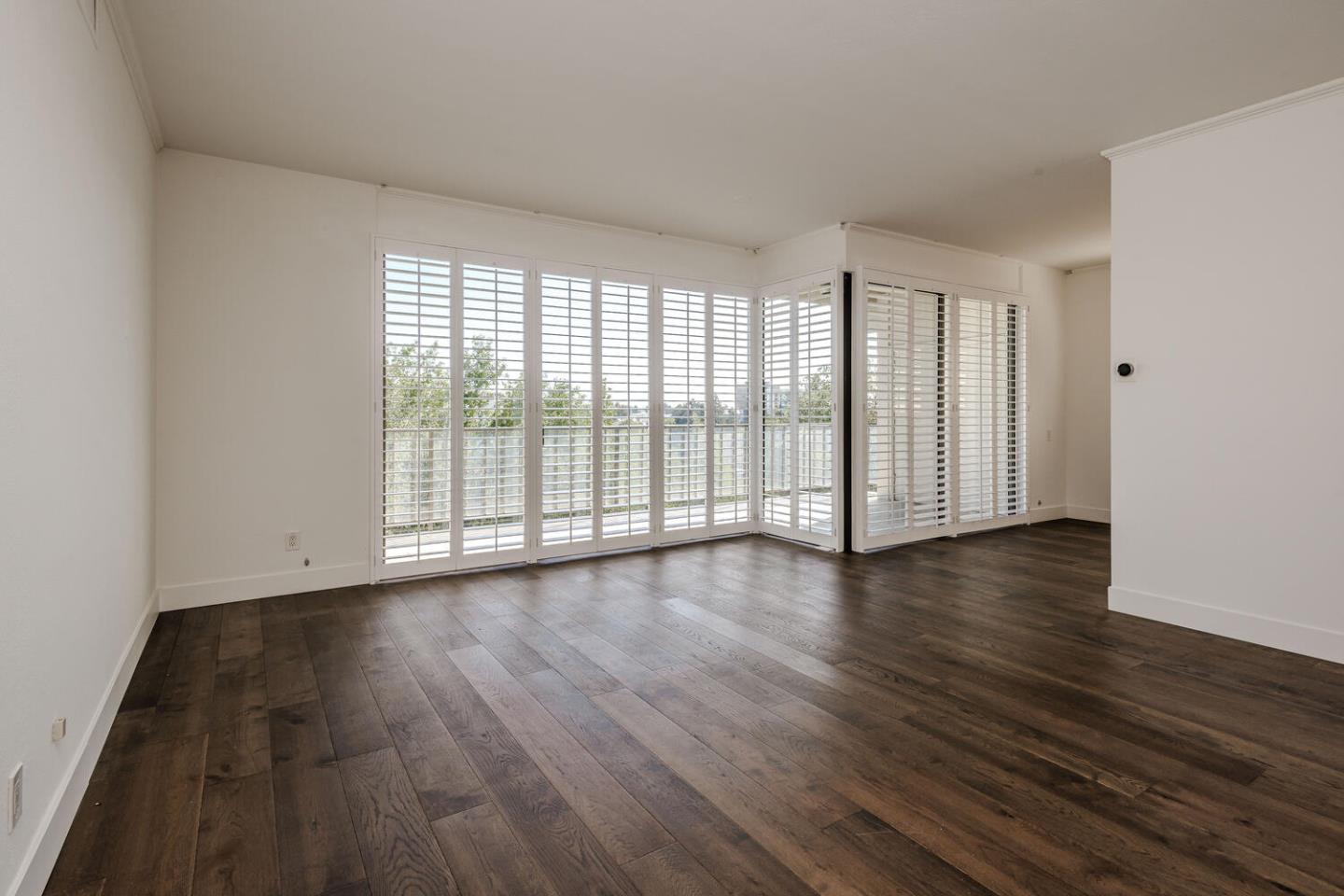 Detail Gallery Image 3 of 33 For 50 Mounds Rd, San Mateo,  CA 94402 - 2 Beds | 2 Baths