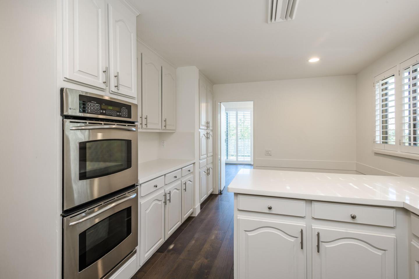 Detail Gallery Image 8 of 33 For 50 Mounds Rd, San Mateo,  CA 94402 - 2 Beds | 2 Baths